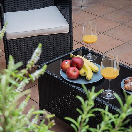 White Swan Boutique Apartments براغ المظهر الخارجي الصورة