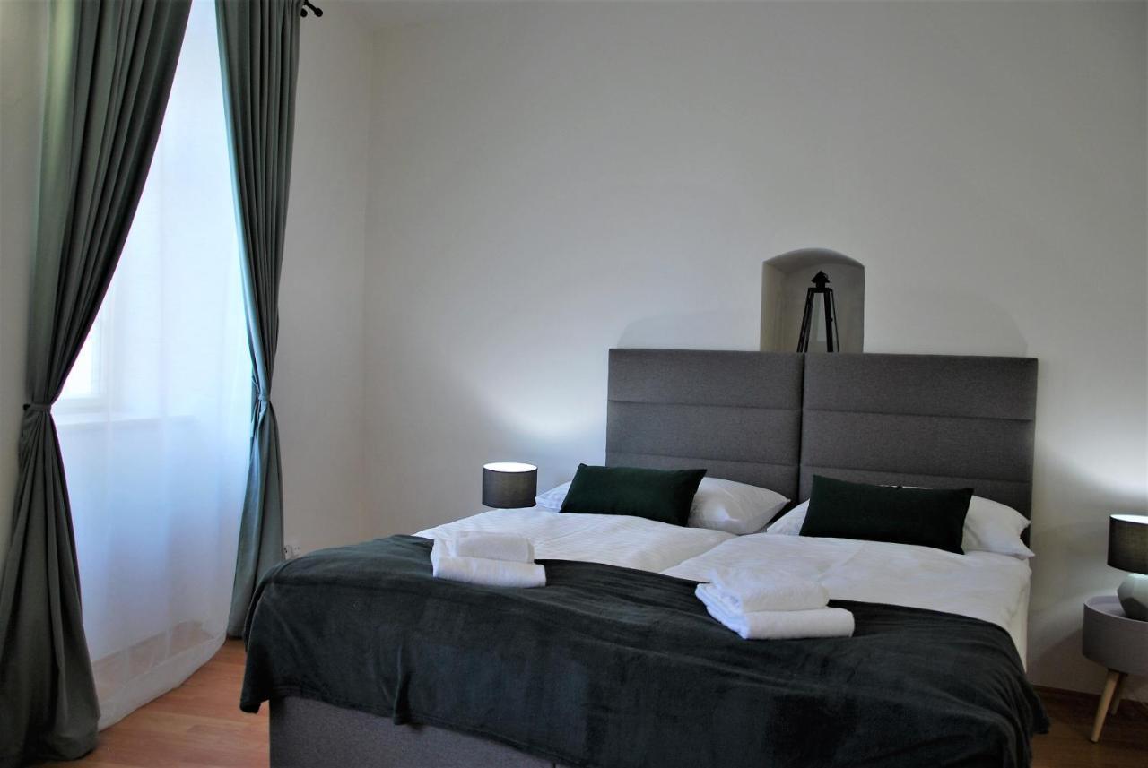 White Swan Boutique Apartments براغ المظهر الخارجي الصورة