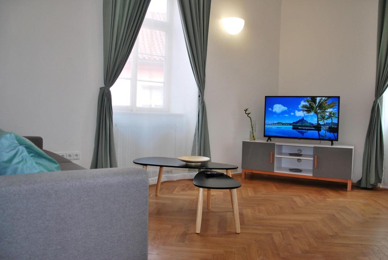 White Swan Boutique Apartments براغ المظهر الخارجي الصورة