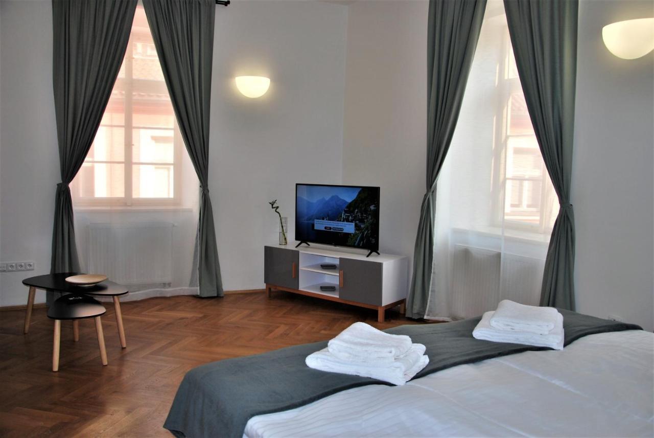 White Swan Boutique Apartments براغ المظهر الخارجي الصورة