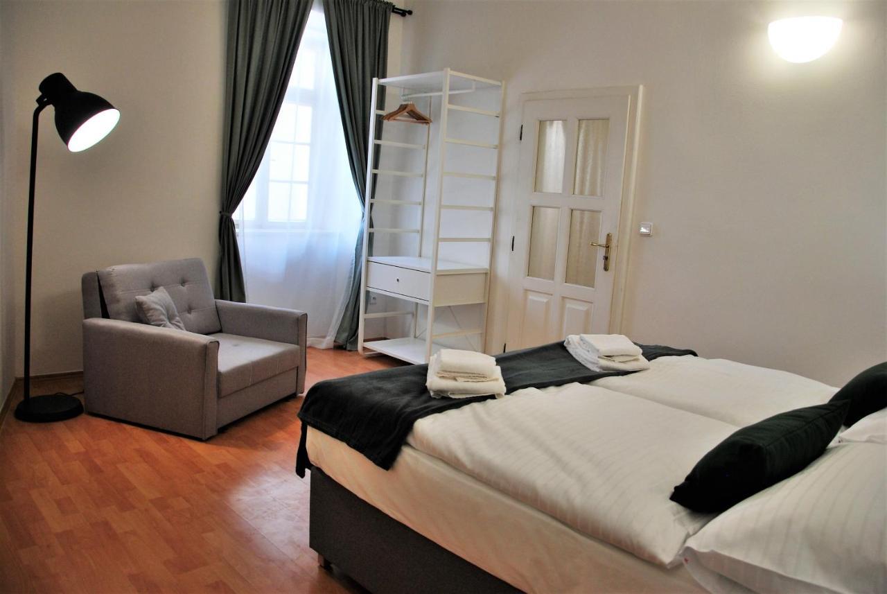White Swan Boutique Apartments براغ المظهر الخارجي الصورة