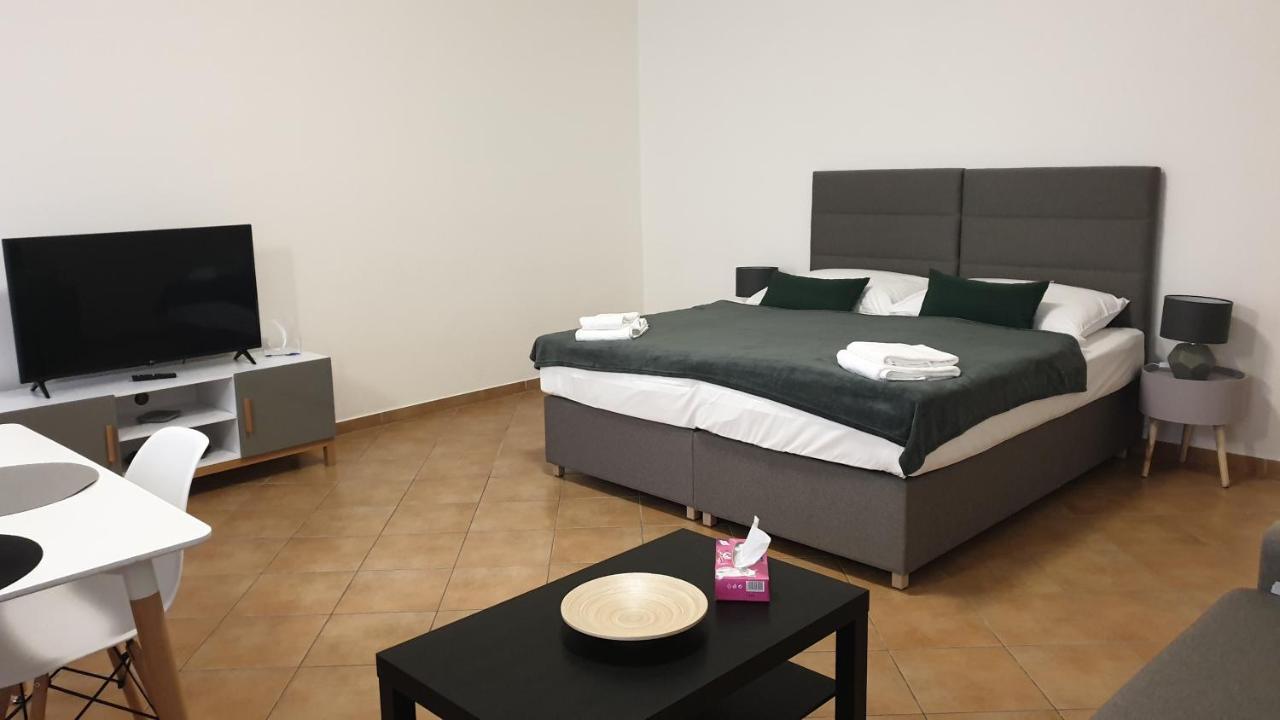 White Swan Boutique Apartments براغ المظهر الخارجي الصورة