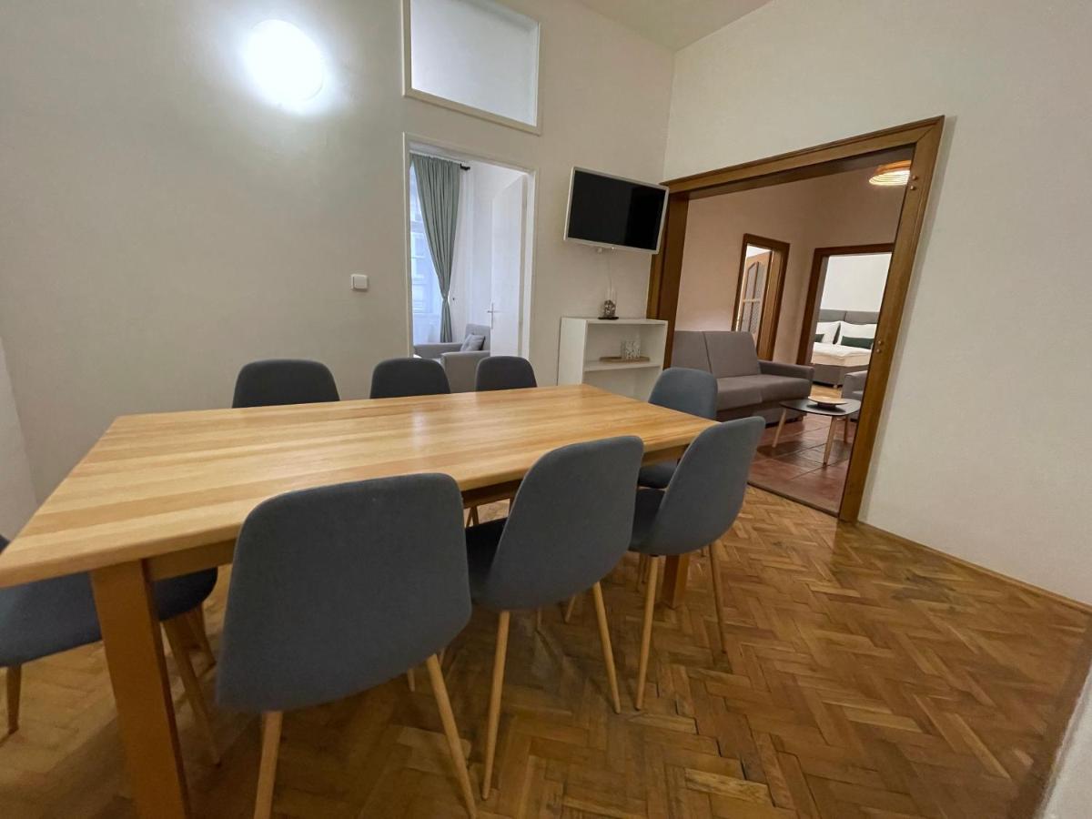 White Swan Boutique Apartments براغ المظهر الخارجي الصورة