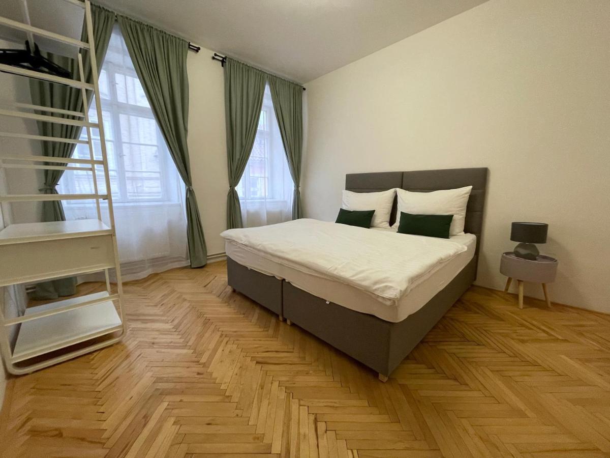 White Swan Boutique Apartments براغ المظهر الخارجي الصورة
