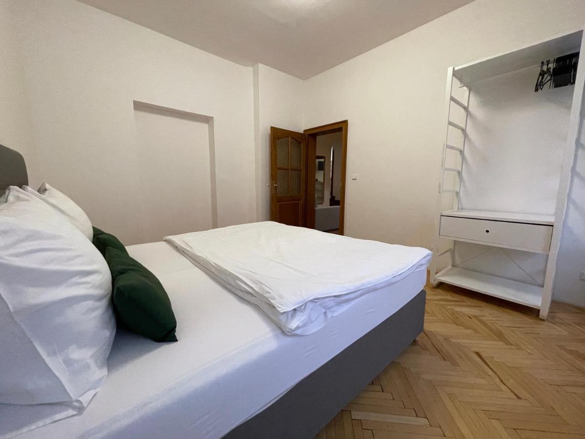 White Swan Boutique Apartments براغ المظهر الخارجي الصورة