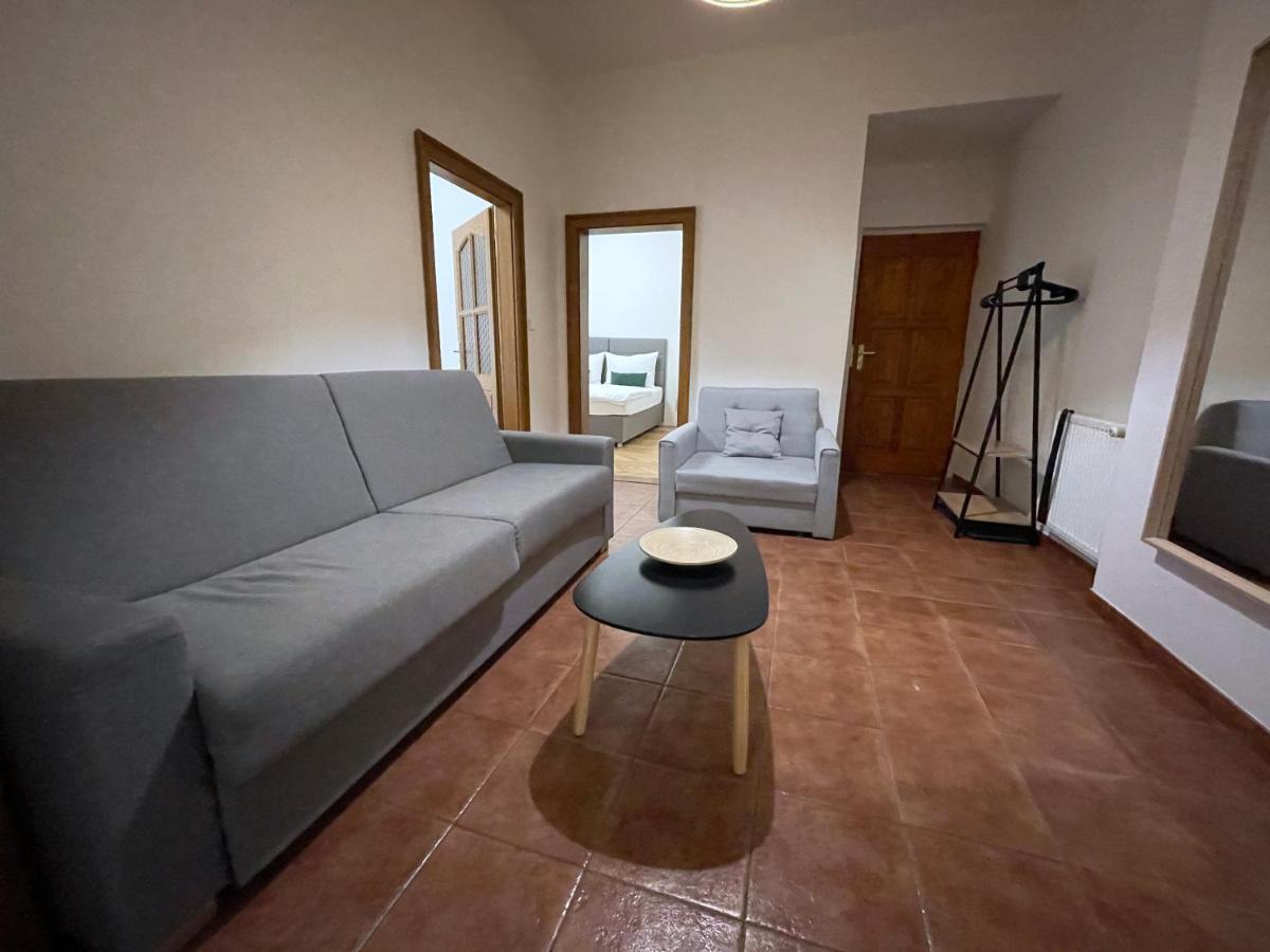 White Swan Boutique Apartments براغ المظهر الخارجي الصورة