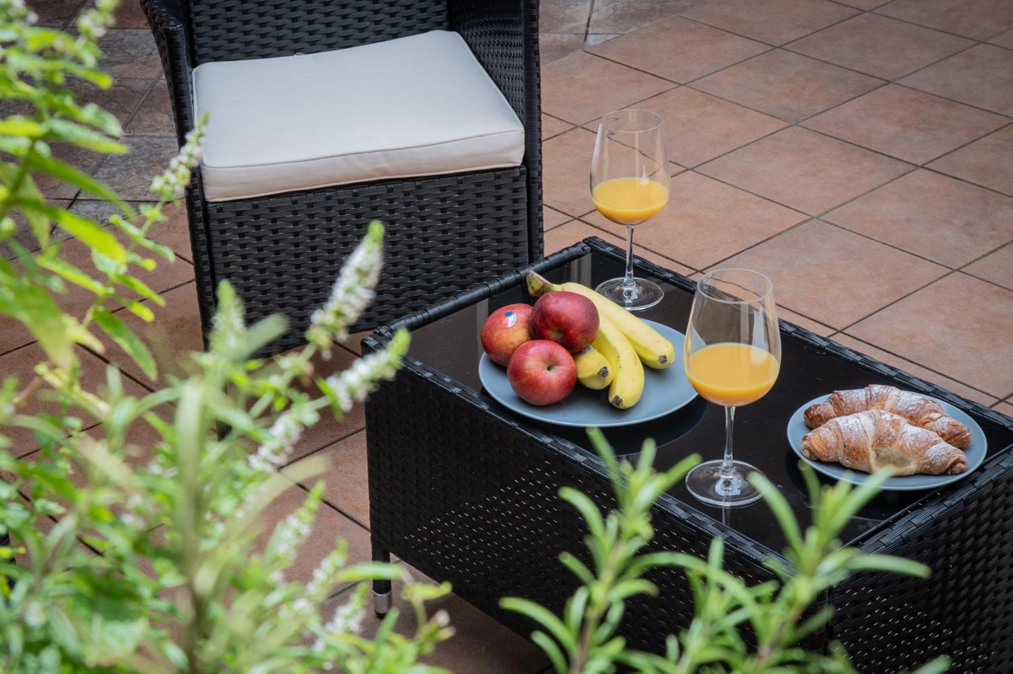 White Swan Boutique Apartments براغ المظهر الخارجي الصورة
